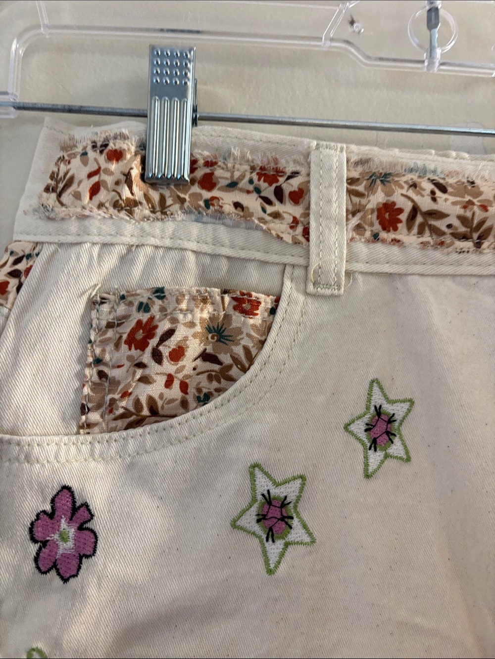 POL White Floral Patchwork Jean Shorts - Picture 4 of 7